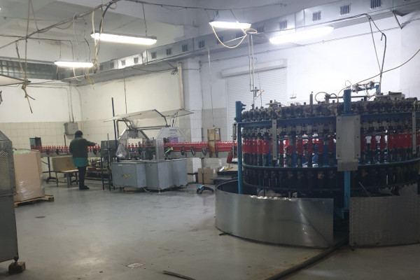 Действующий завод по производству безалкогольных напитков, минеральной воды и кукурузных палочек